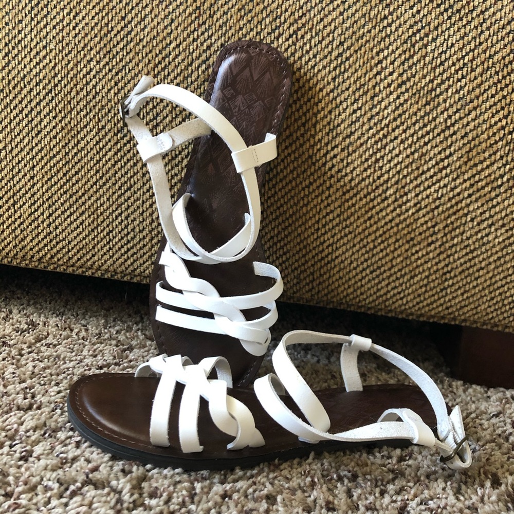 TIME & TRUE SANDALS (8)